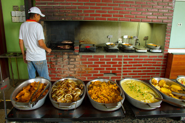 Enjoy traditional pantaneiro cuisine in Restaurante O Casarão on Rua Manoel Antonio de Barros.