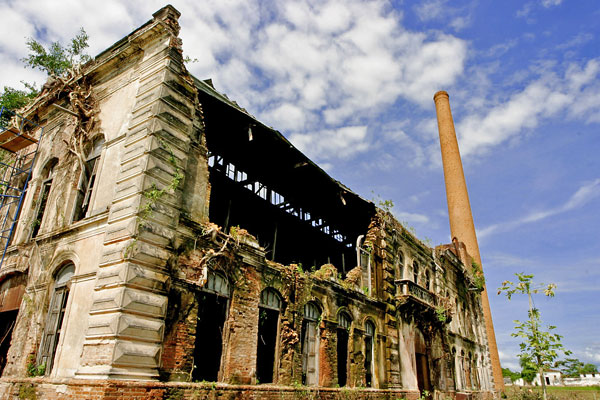 Ruins of the old Itaicy sugar mill on the banks of the Cuiabá river.