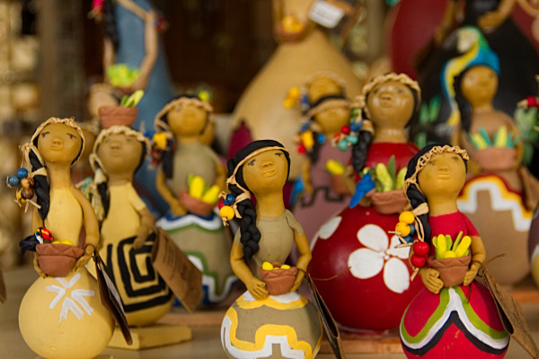 Casa do Artesão has a good selection of arts, crafts, and souvenirs.