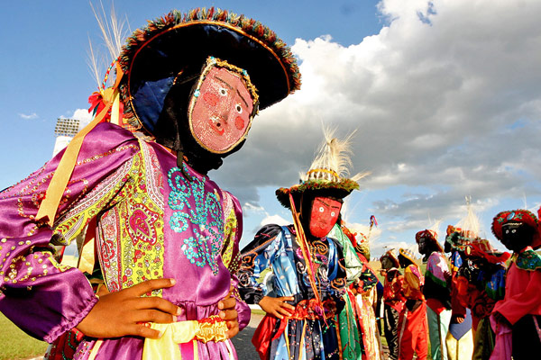 Traditional costumes used in the Dança dos Mascarados in Poconé. Photo: Marcos Bergamasco/Secom-MT.
